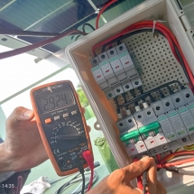 Perawatan panel surya berlokasi di gedung Depkeu